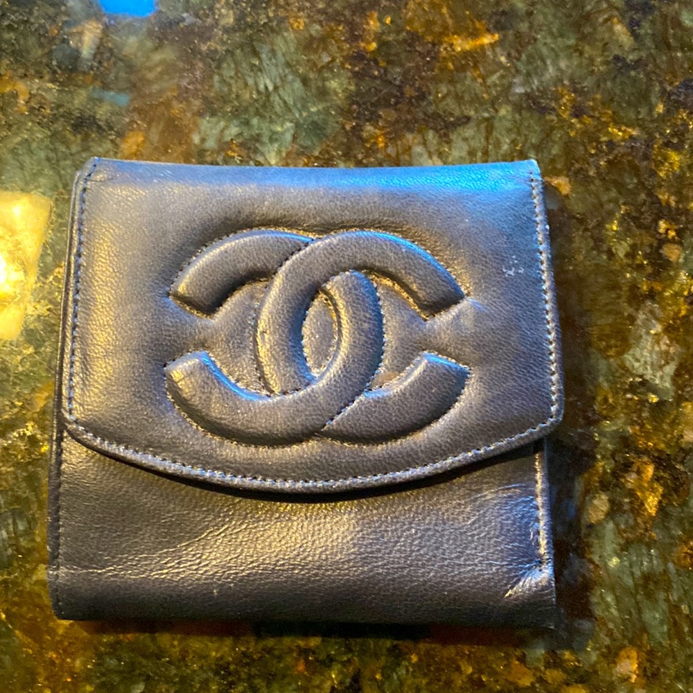Vintage Chanel wallet🌺 - Picture 1 of 6